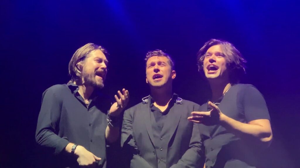 Hanson cover the Bee Gees without mics